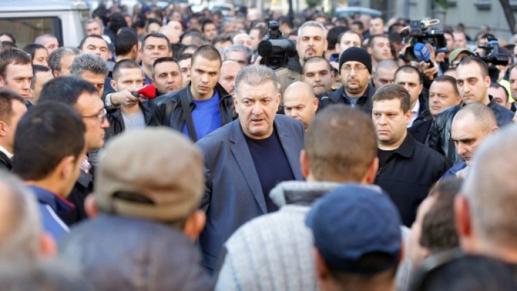 МВР дръпна назад: Старите с привилегии, новите &ndash; не