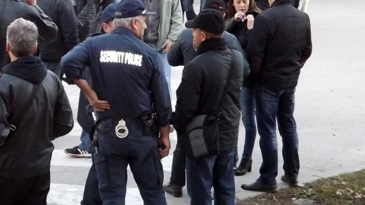 Полицаите: Протестите ни продължават!
