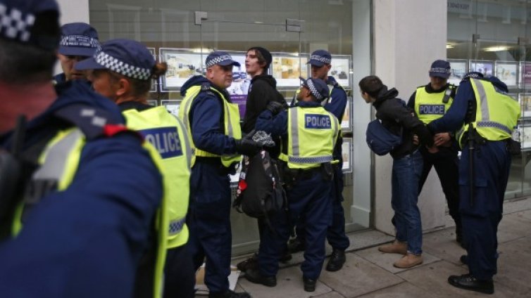 Хиляди студенти демонстрираха в Лондон - искат безплатно обучение