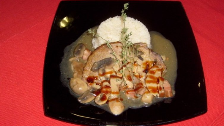 Рецептата Dnes: Свински врат с бекон и манатарки 