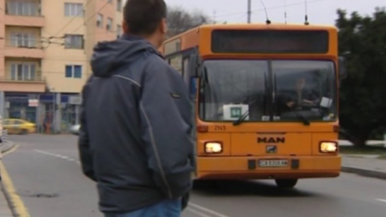 В автобуса: Шофьори нямат билети, пушат, викат...