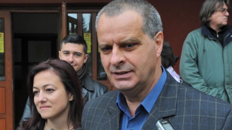 Яне, Славчо, Мирчев: Касирайте вота!