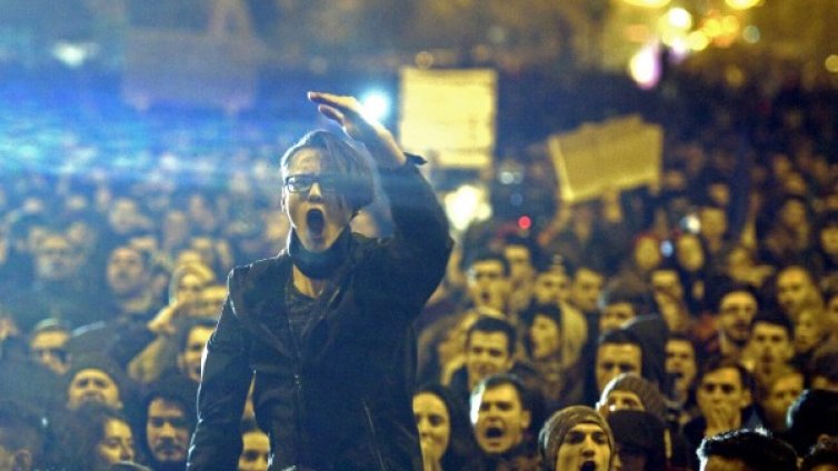 Хиляди протестираха в Румъния шести пореден ден