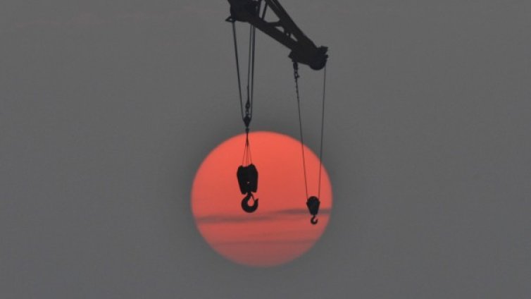 16-тонен кран причинил злополуката в Бургас