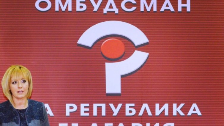 Пуснаха кръв на ОмбудсМая в парламента 