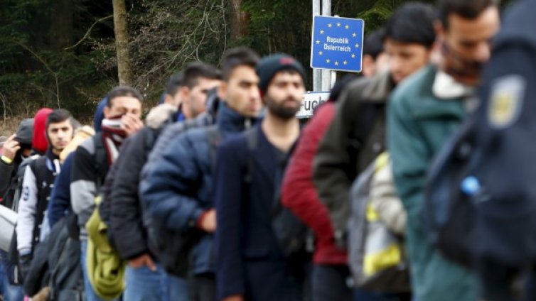 Поне още 3 месеца Германия ще упражнява граничен контрол