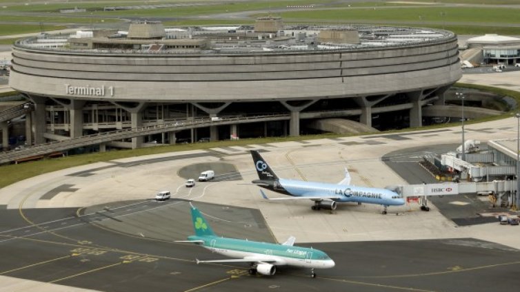 Франция няма да затваря летищата си