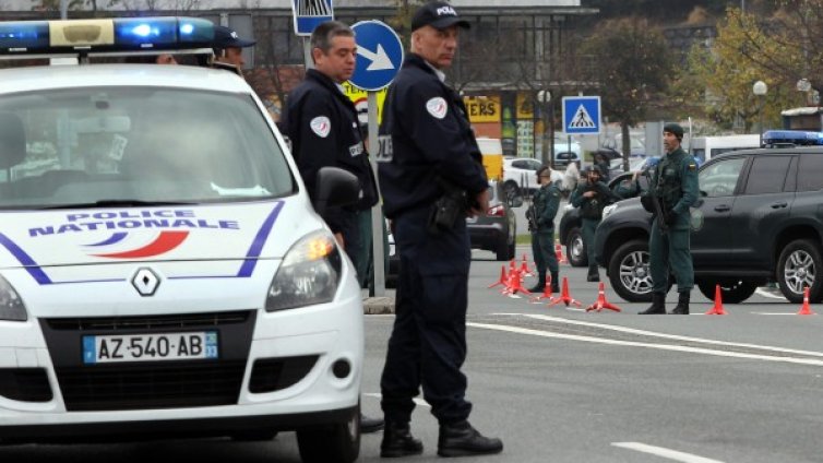 В Париж забраниха демонстрациите