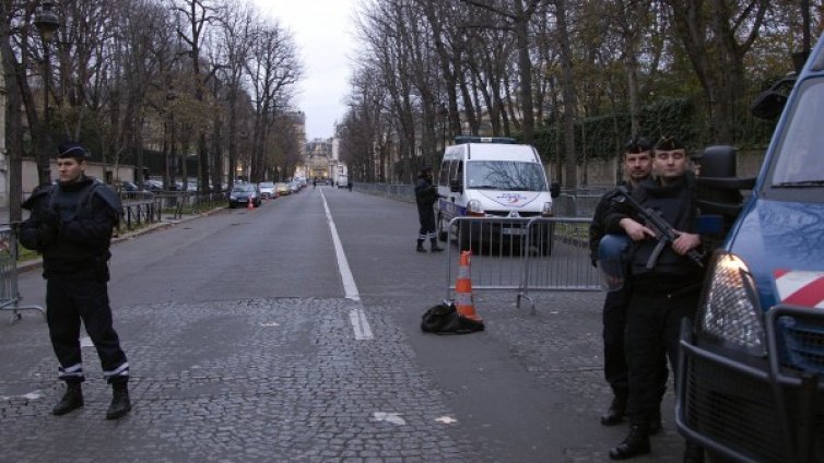 Атентаторът със сирийски паспорт минал през Гърция