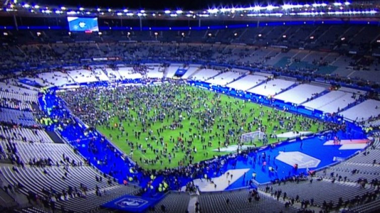 Френски футболист на терена, губи роднина в ада