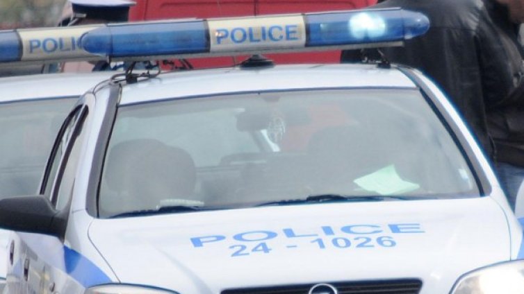 Мъж и жена ранени след челен сблъсък край Павликени