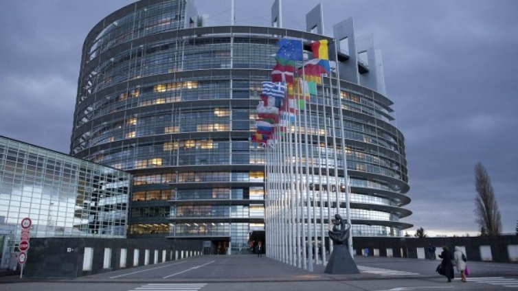 ЕК препоръча на чиновниците да си работят от вкъщи