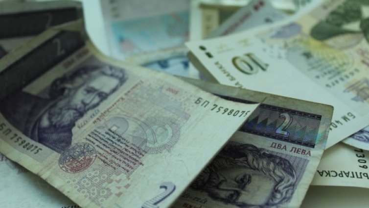 Дядо и баба от Русе дадоха 15 бона на "ало измамници"