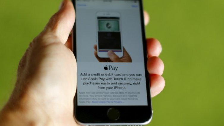 Китайците може да плащат догодина с iPhone?