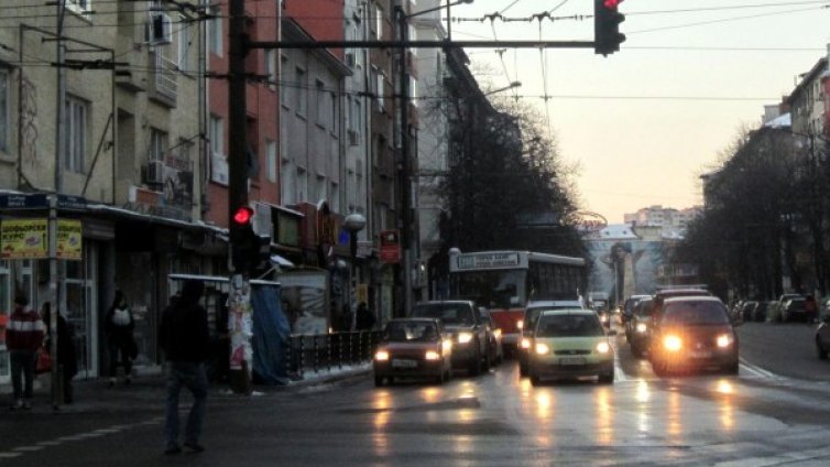 Аварирал тролей блокира Петте кьошета 