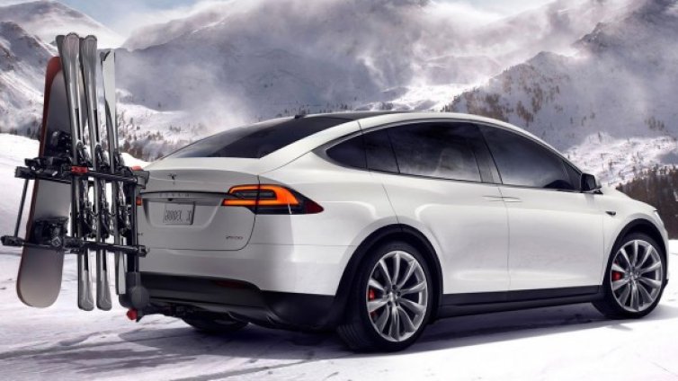 Tesla намали цената на Model X с $52 000 
