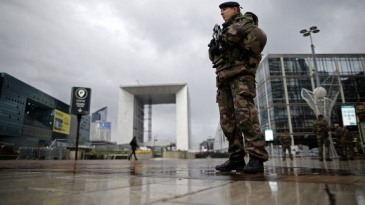 На борба! Френски патриоти напират за армията