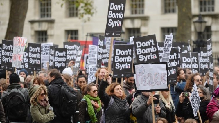 Протестиращи в Лондон: Не бомбардирайте Сирия!
