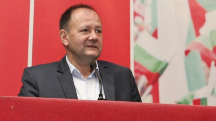 Левицата стяга редиците, отива на конгрес