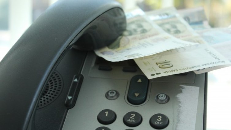 82-годишна "капарира" климатици за 1 400 лева