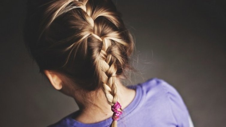 Уволниха "възпитателката", която вдигна дете за косата