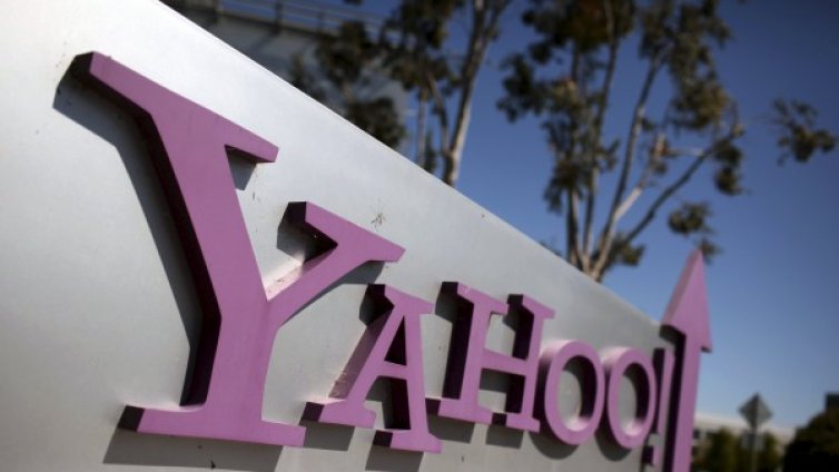 Yahoo обсаден от купища ухажори