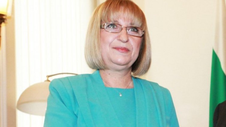 Цачева изригна: Не съм била партиен секретар! Ще съдя!  