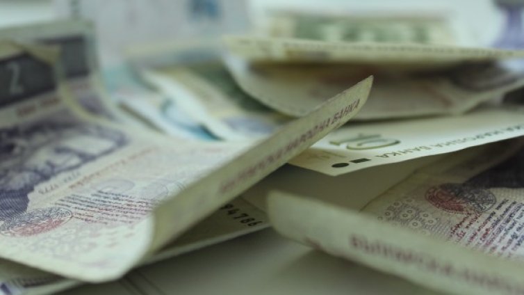 Крадци отмъкнаха 11 бона от офис в Бургас