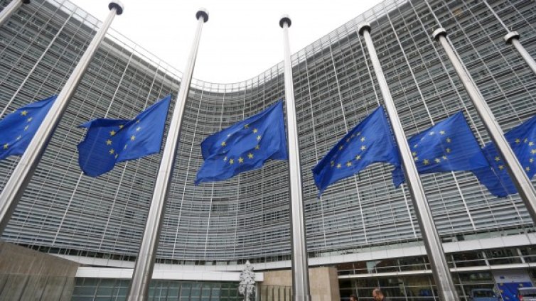 Служител на ЕК се самоуби, чакал повишение