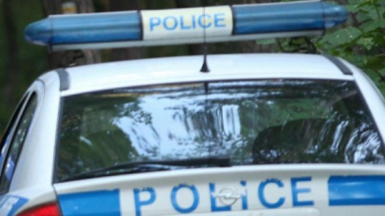 Блъснат ван блокира движението по Цариградско