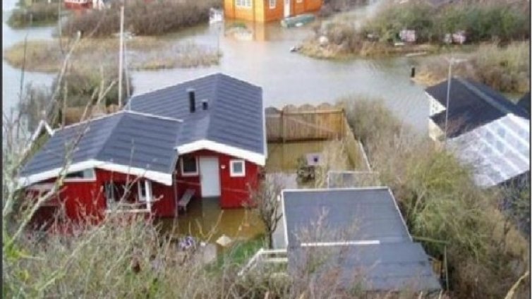 Потопът в Норвегия помита къщи, коли...