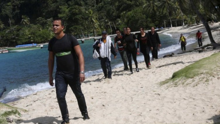 Кубински мигранти заливат Централна Америка 