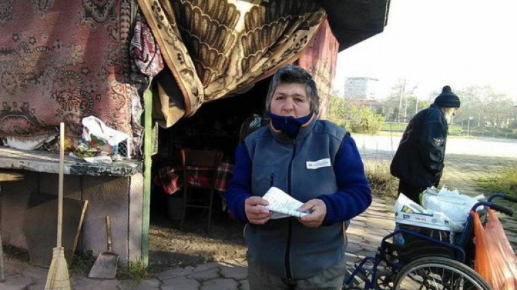 Бедност, събрана в будка! Историята на Валя и Николай 