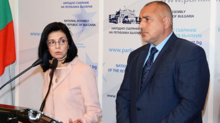 Кунева се жалила на Борисов и Цацаров за хакерите