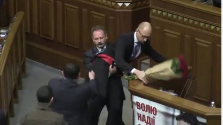 Кратка схватка в парламента на Украйна 