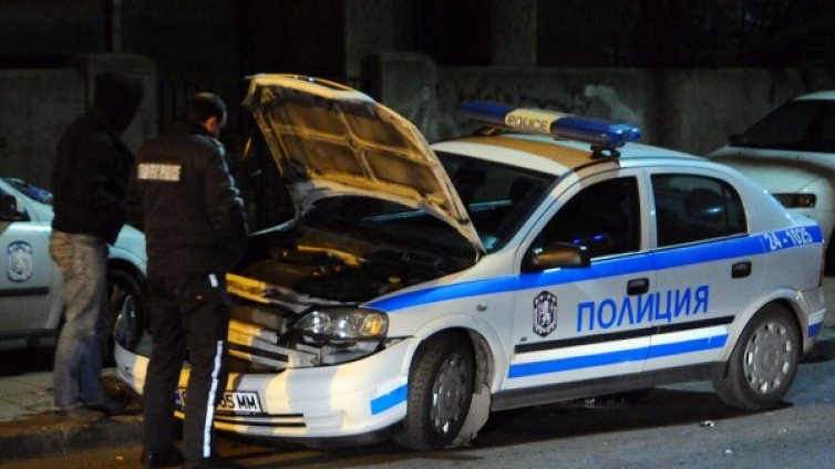 И това се случва: Патрулка отнесе "Опел"