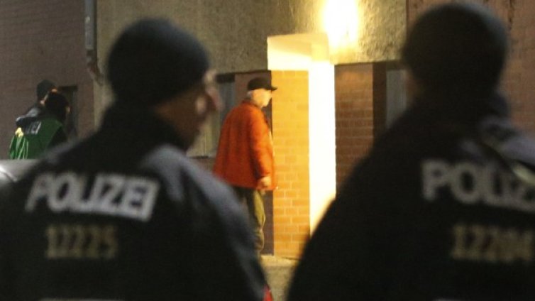 Ранени при сблъсъци между полиция и протестиращи в Лайпциг