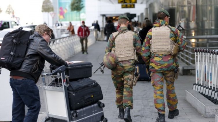 Свързани с атентатите в Париж работили на летището в Брюксел