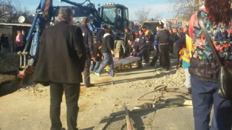 Работници затрупани в изкоп в Стара Загора