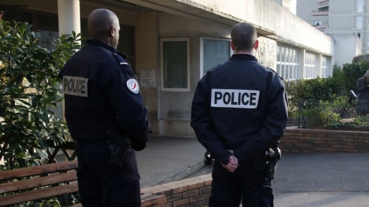 Учителят "нападнат" във Франция: Измислях си!