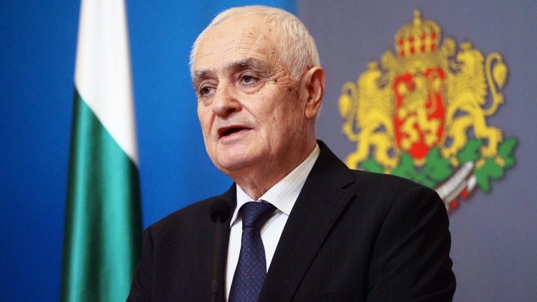 Запрянов за американските самолети у нас: Само са паркирани, няма да участват в удари срещу Иран 
