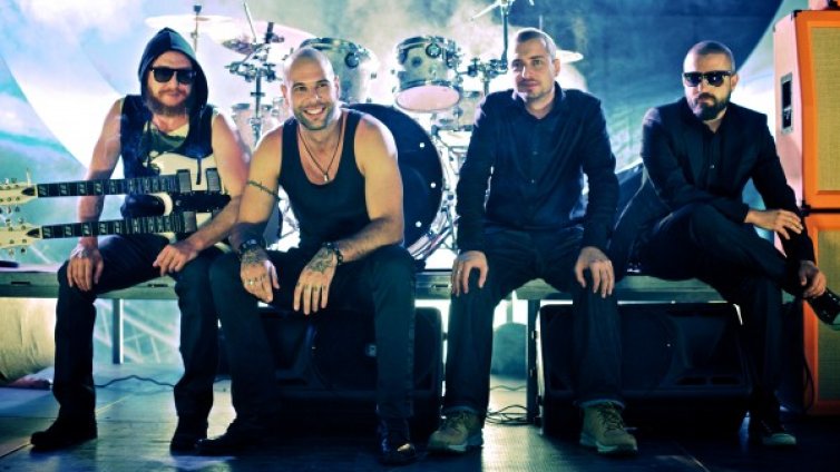 Вместо Коледа &ndash; жици с D2 