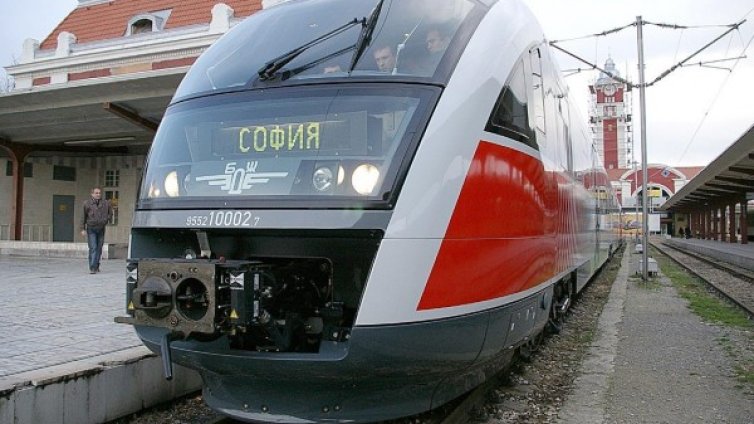 БДЖ пуска още 10 000 места за Коледа