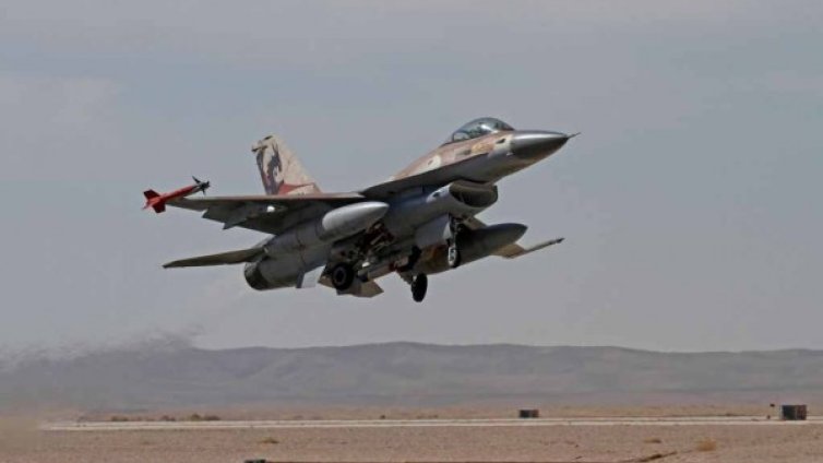 Израел извърши въздушен удар по предградие на Дамаск