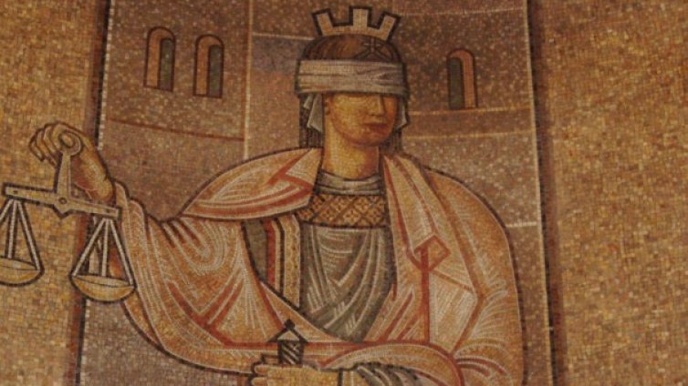 Пиян заспа в чужда кола, осъдиха го