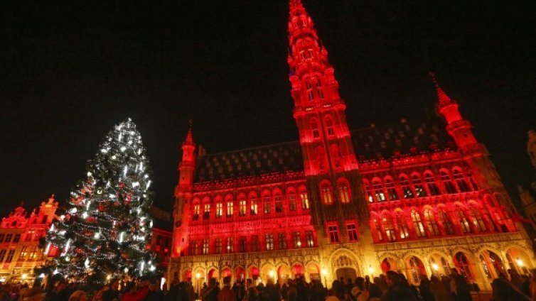 От Лондон през Дамаск, та до Токио &ndash; светът посреща Коледа