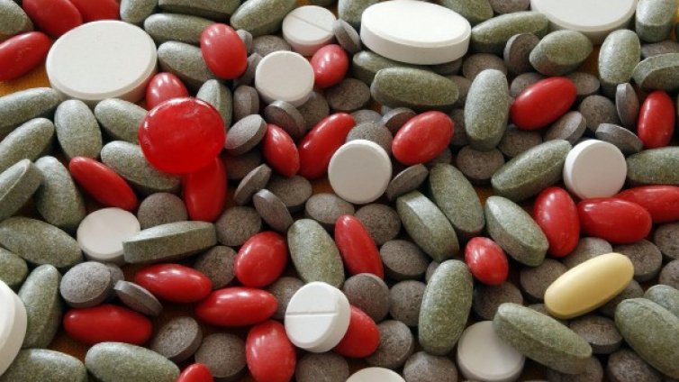 Празници, софри... Дано не ти потрябват хапчета!