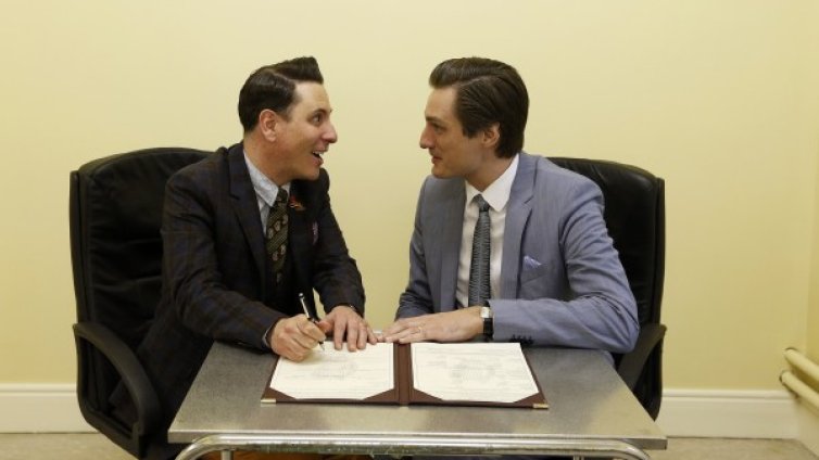 Историческо: Православна Гърция каза "да" на гей браковете