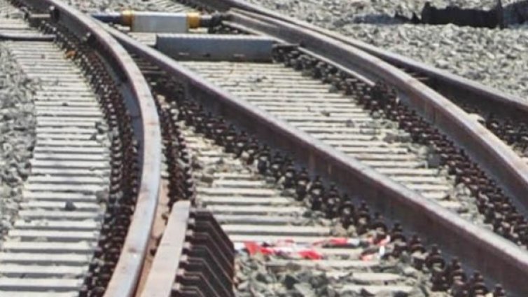 79-годишна жена с опасност за живота, блъснал я влак