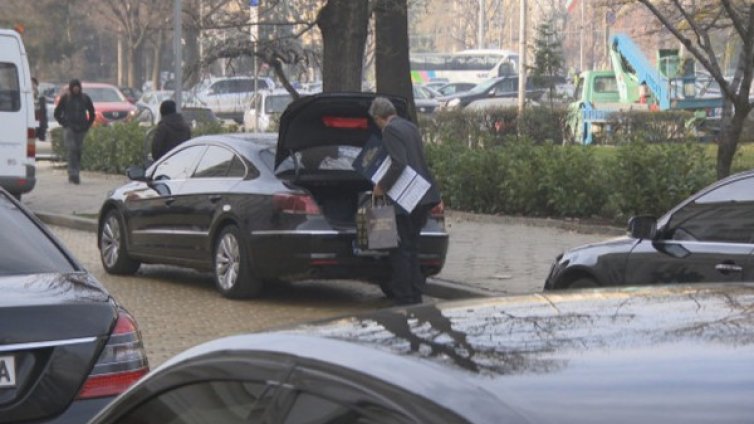 Депутатите изхарчили 1,2 млн. лв., за да&hellip; идат при народа